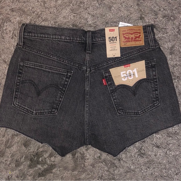 Levi’s 501 Shorts - Picture 4 of 4
